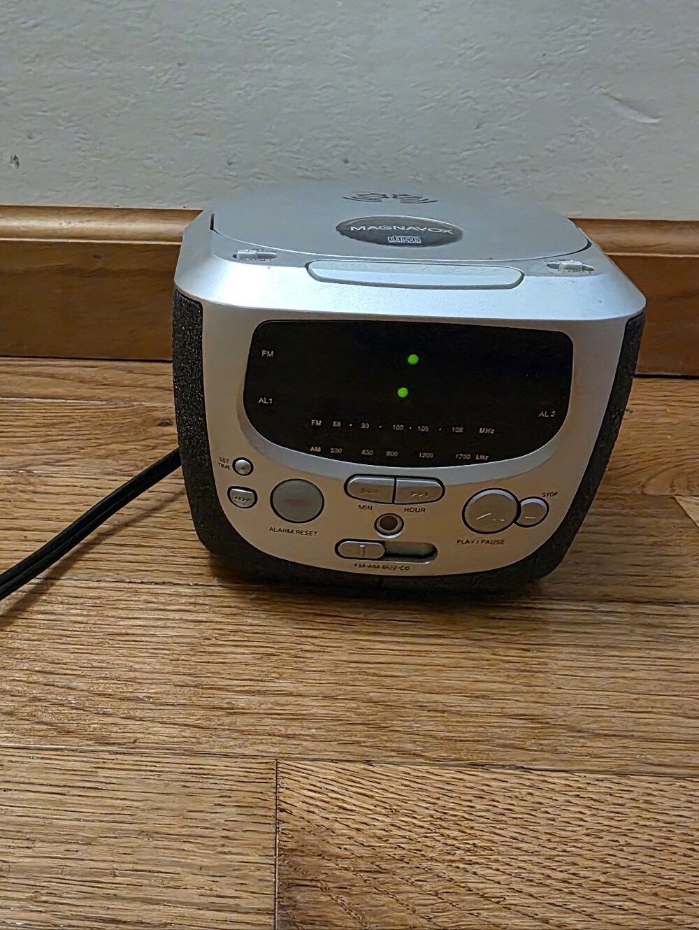 Magnavox MCR230SL/17 CD Clock Radio Wide Angle Stereo PARTS ONLY NO SOUND